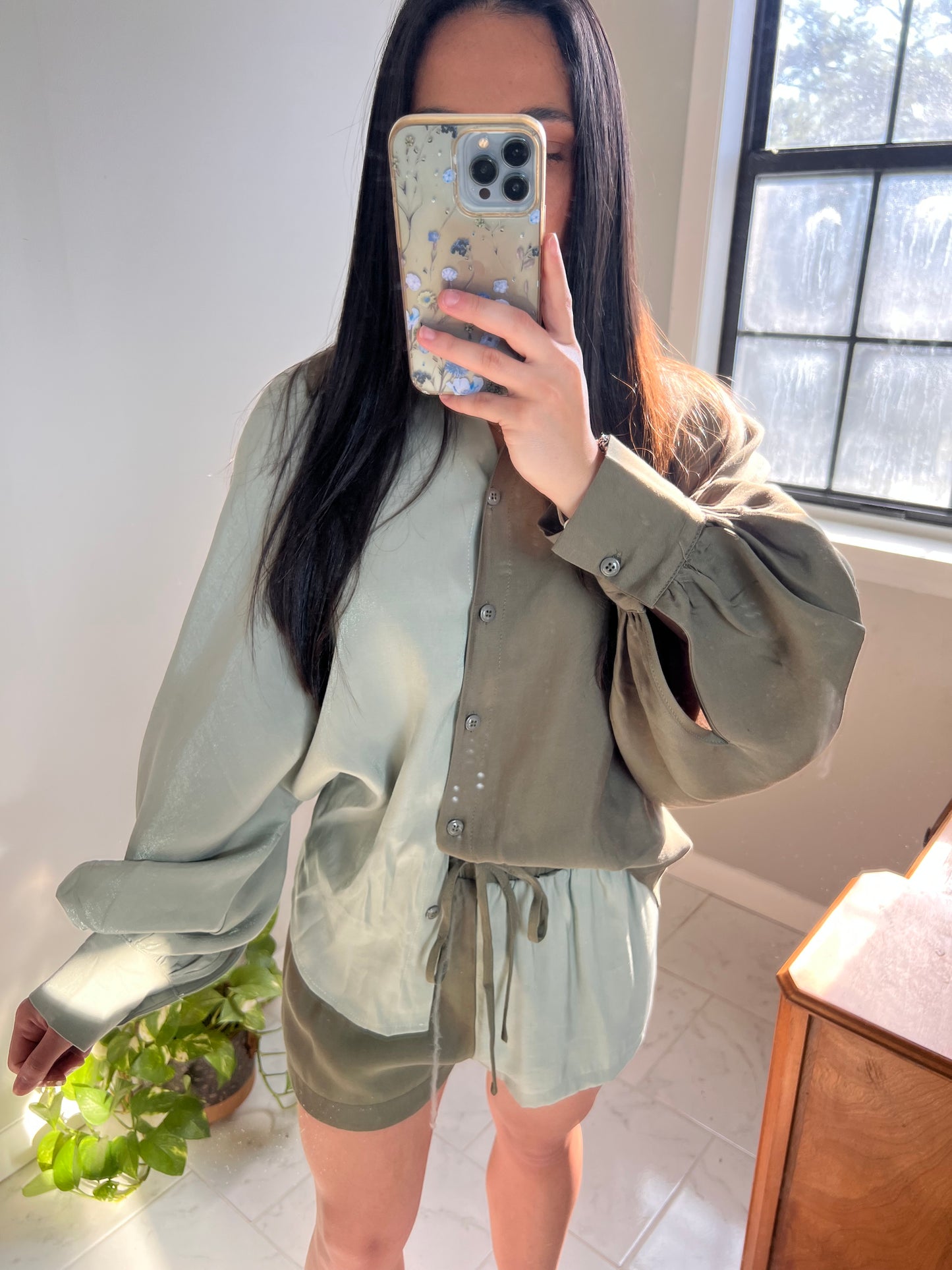 OLIVE CONTRAST SHORTS