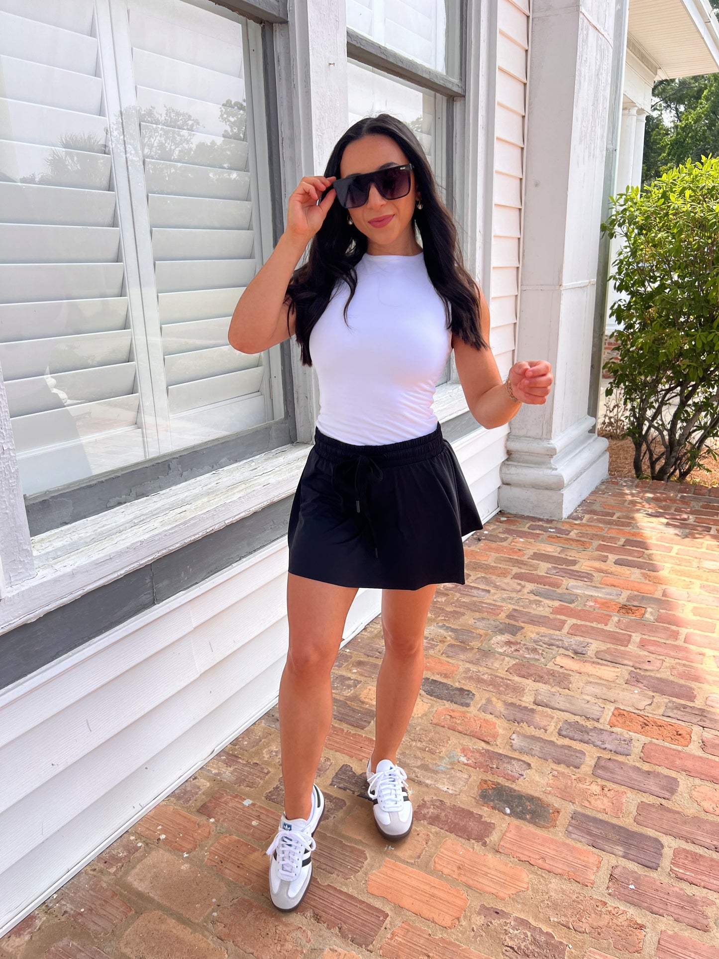 BLACK ON POINT SKORT