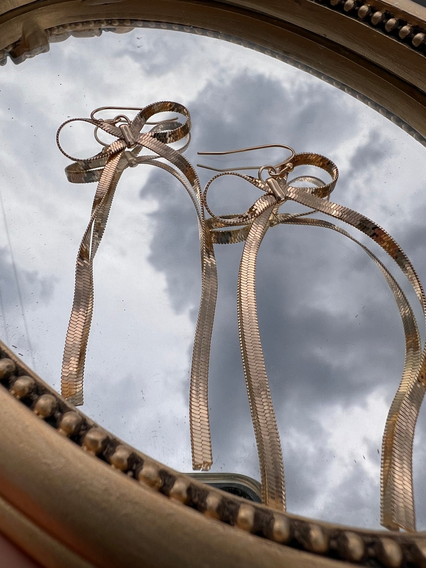 SNAKE CHAIN BOW EARRINGS