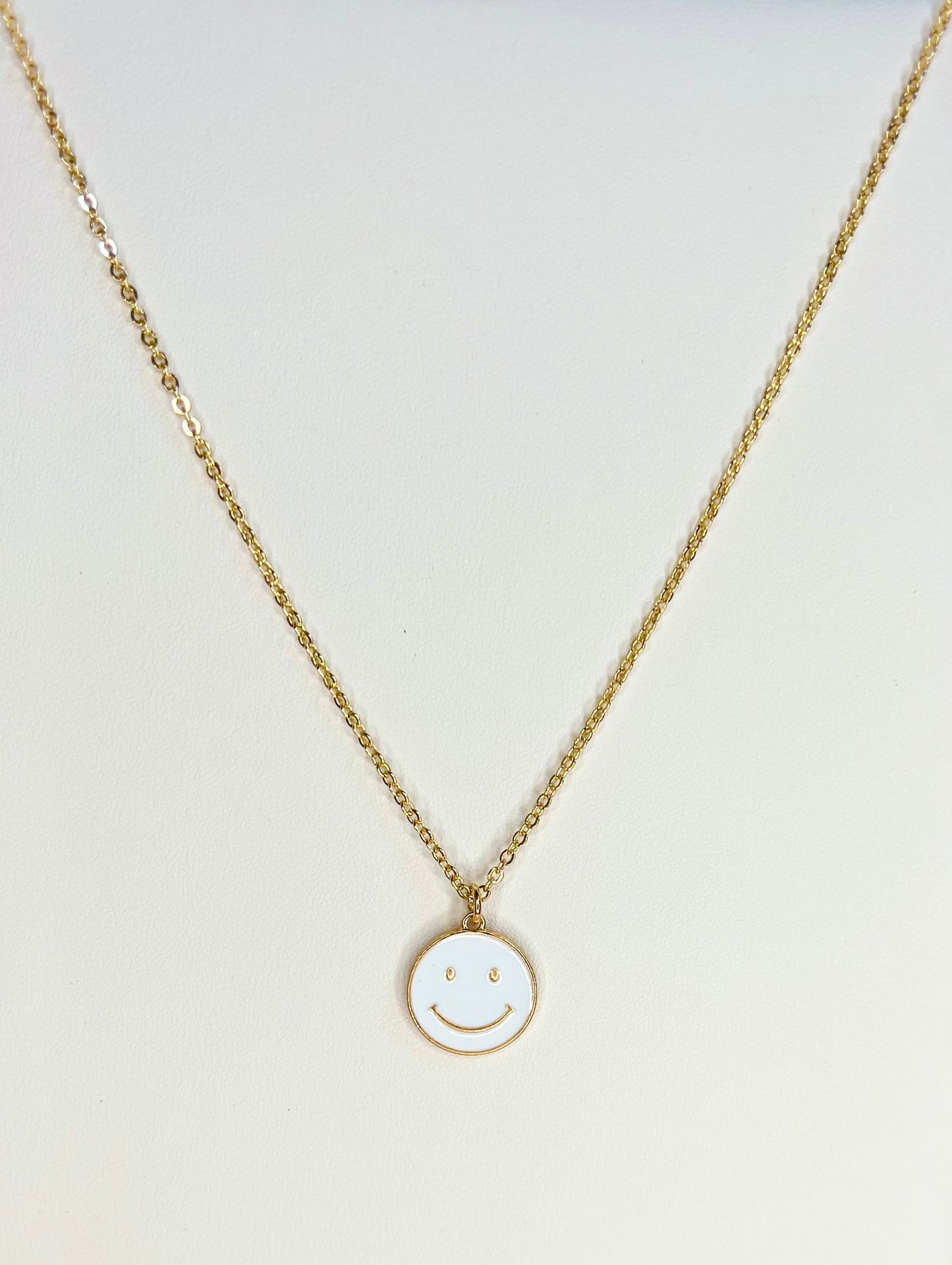 HAPPY PENDANT NECKLACE