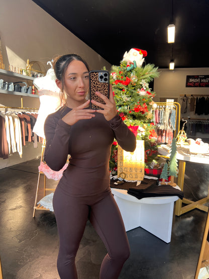 HIGH WAIST CROSSOVER LEGGINGS - CHOCOLATE