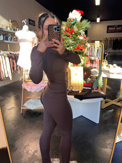 HIGH WAIST CROSSOVER LEGGINGS - CHOCOLATE