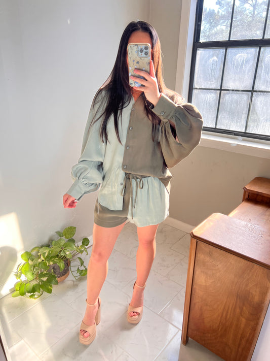 OLIVE CONTRAST SHORTS