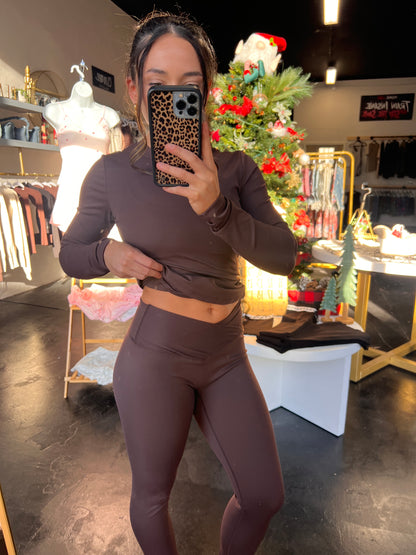 HIGH WAIST CROSSOVER LEGGINGS - CHOCOLATE