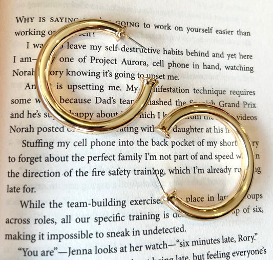 SHINY HOOP EARRINGS